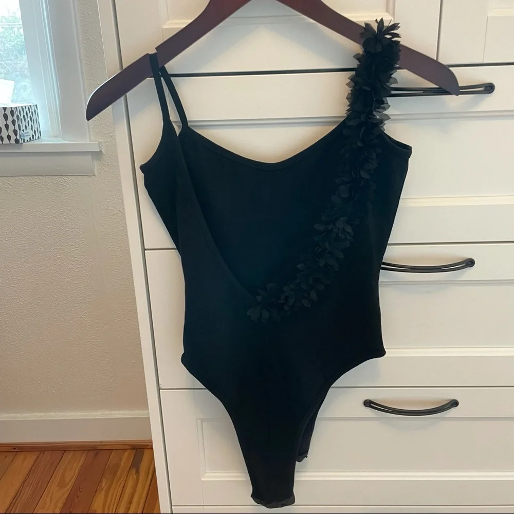 Black Floral Accent Body - Picture 4 of 8